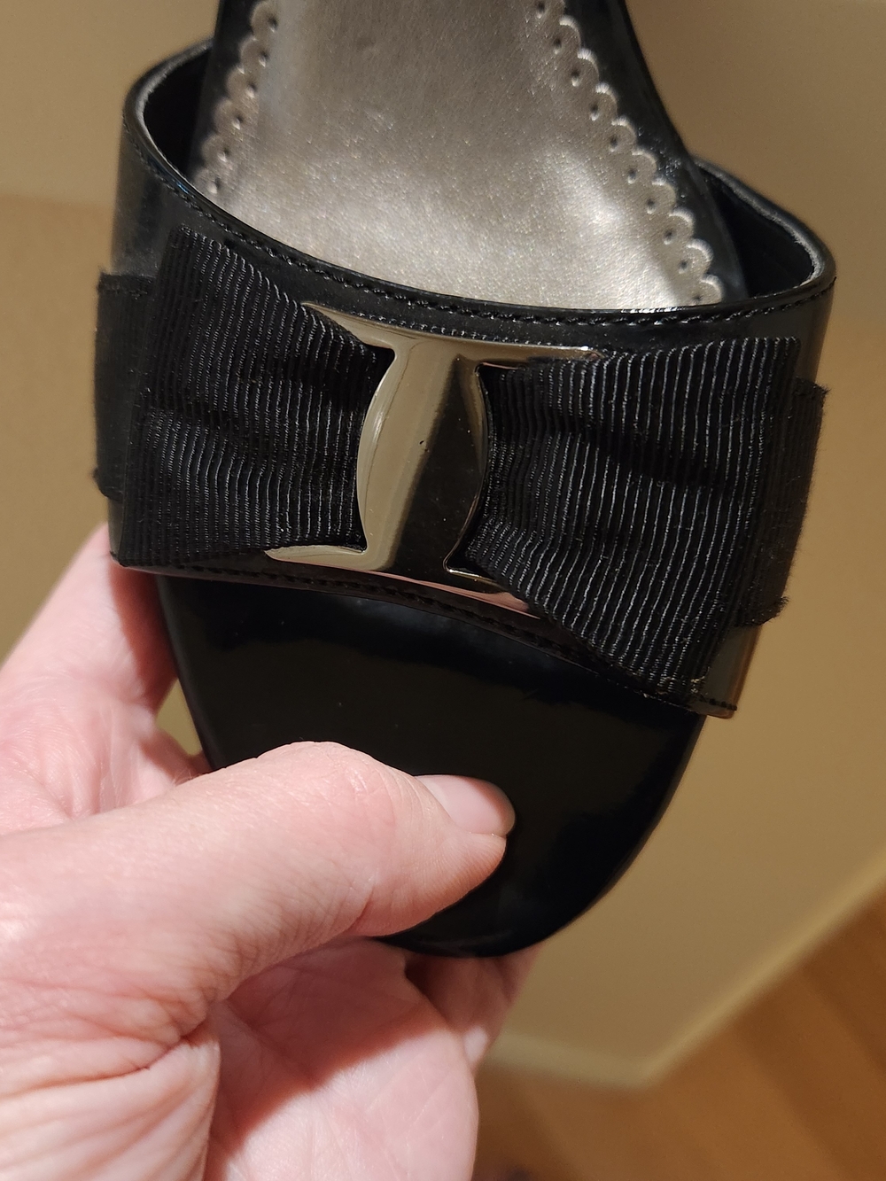 Size 8.5 Black Bow Patent Women’s Slide Kitten Heal